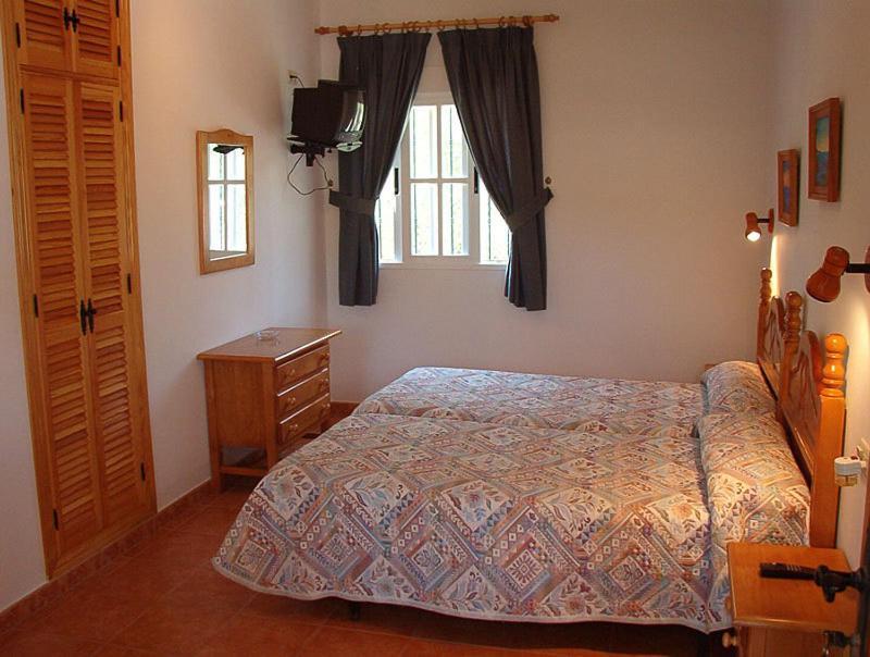 Hostal Las Acacias Los Canos De Meca Rom bilde